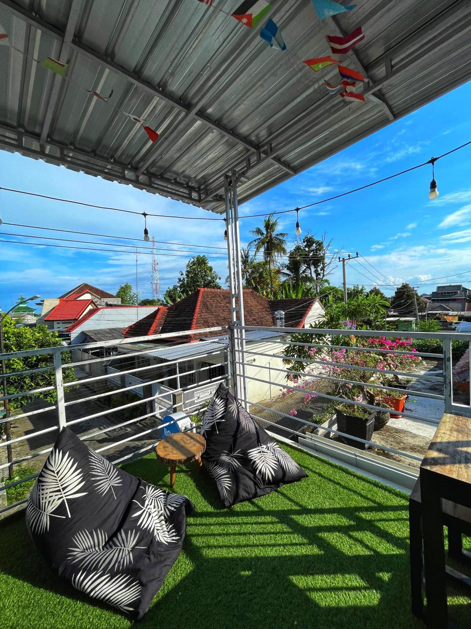 Room Ijen Hostel Баньюванги Экстерьер фото