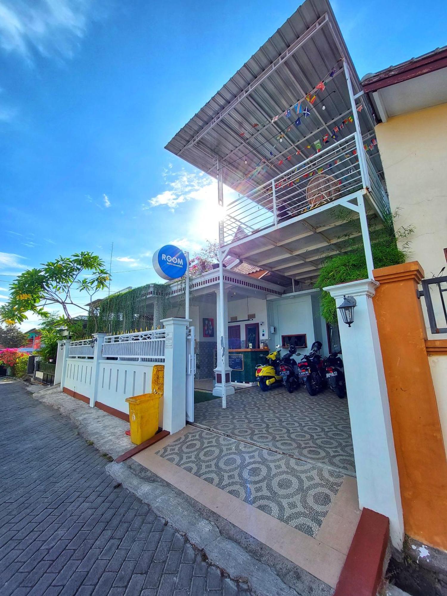 Room Ijen Hostel Баньюванги Экстерьер фото