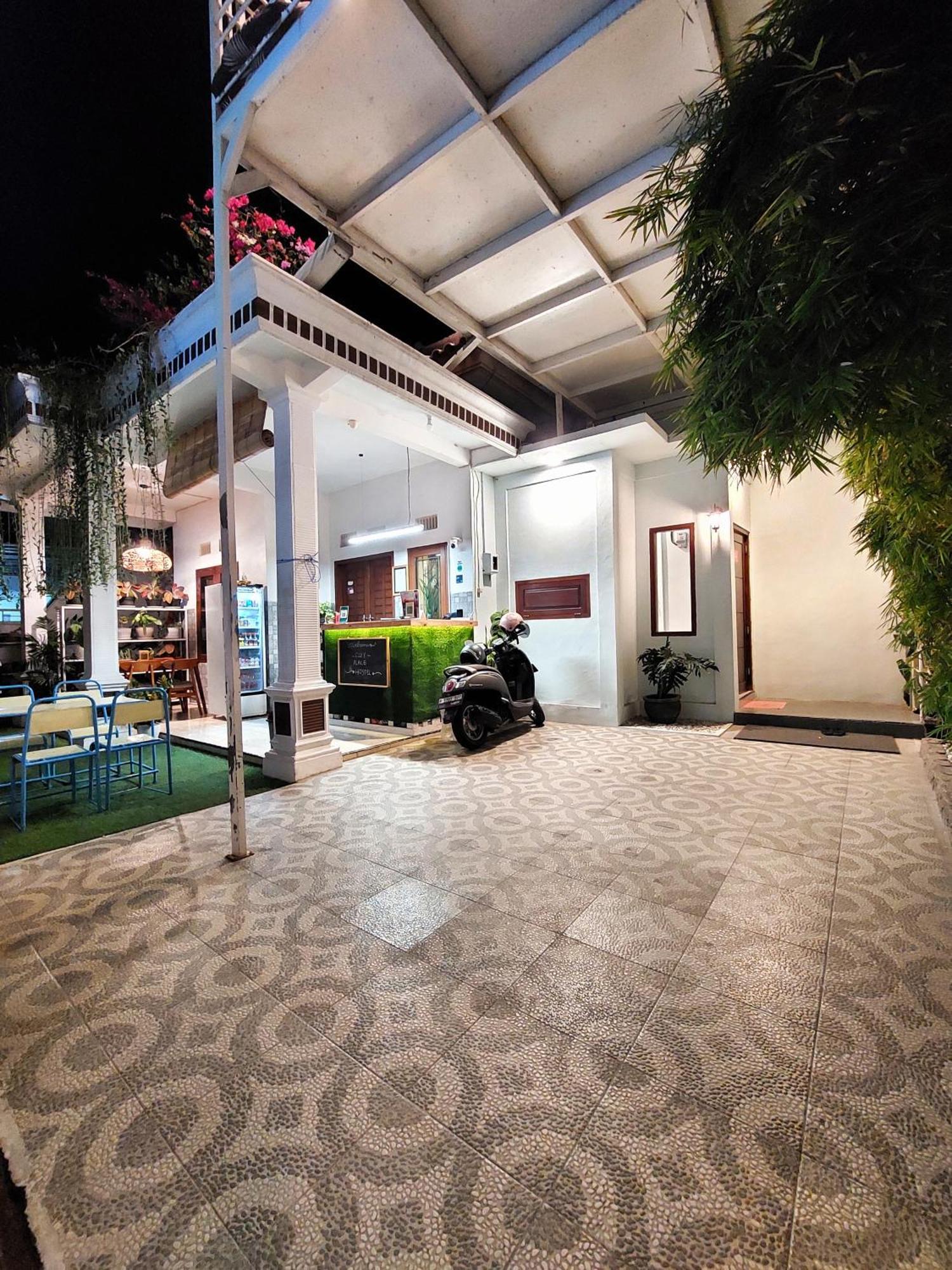 Room Ijen Hostel Баньюванги Экстерьер фото